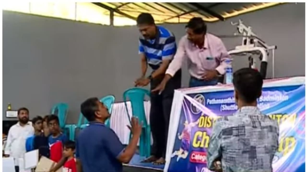 ആറ് വയസ്സുകാരിക്ക് ജില്ലാ ബാഡ്മിന്റൺ ചാംപ്യൻഷിപ്പിൽ ഇടം നൽകിയില്ല; ഇടപെട്ട് ഹൈക്കോടതി ആറ് വയസ്സുകാരിക്ക് ജില്ലാ ബാഡ്മിന്റൺ ചാംപ്യൻഷിപ്പിൽ ഇടം നൽകിയില്ല; ഇടപെട്ട് ഹൈക്കോടതി