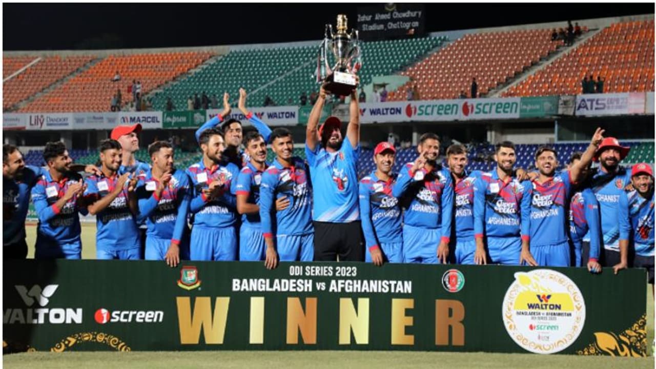 ഷൊറിഫുളിന് നാല് വിക്കറ്റ്, അഫ്ഗാന് തകര്ന്നടിഞ്ഞു! ഏകദിന പരമ്പരയില് ബംഗ്ലാദേശിന് ആശ്വാസജയം ഷൊറിഫുളിന് നാല് വിക്കറ്റ്, അഫ്ഗാന് തകര്ന്നടിഞ്ഞു! ഏകദിന പരമ്പരയില് ബംഗ്ലാദേശിന് ആശ്വാസജയം