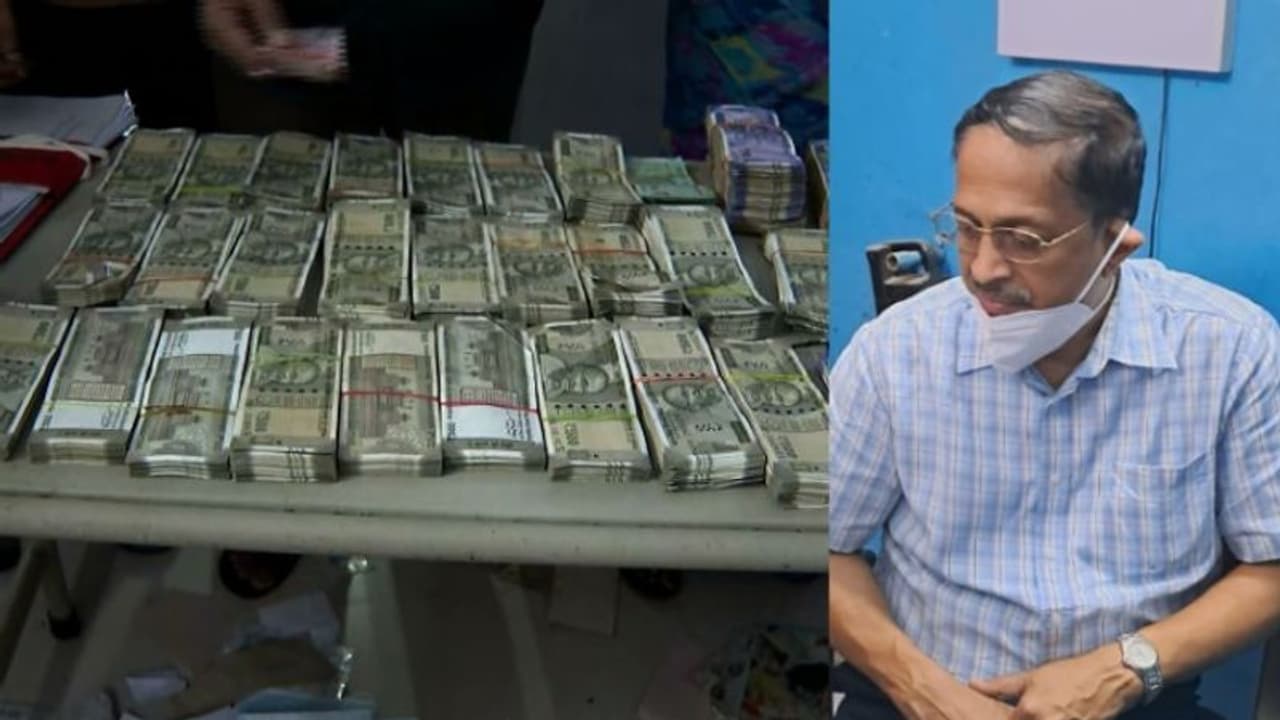 ഡോക്ടർക്ക് കൊച്ചിയിലും തൃശ്ശൂരിലും വീട്, പണം ഒളിപ്പിച്ചത് കിടക്കയ്ക്ക് അടിയിലും അലമാരയിലും സഞ്ചിയിലും