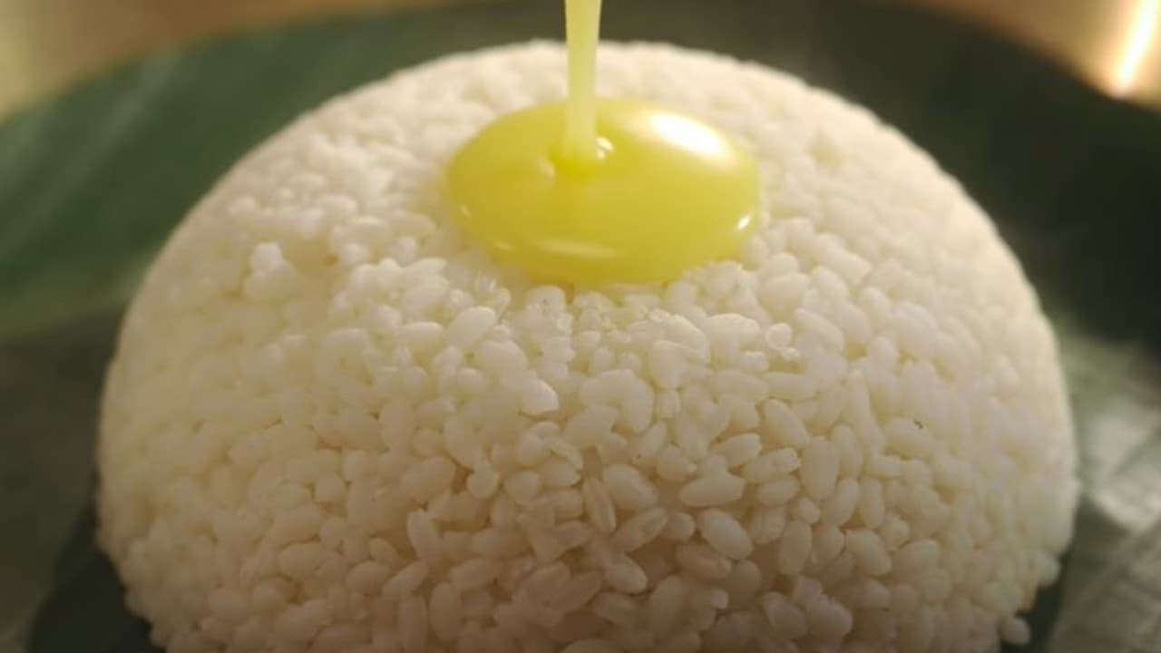 തുമ്പപ്പൂ ചോറു വിളമ്പി... മിൽമ നെയ്യും കൂട്ടി ഇനി വിദേശത്തും സദ്യ കഴിക്കാം! കയറ്റുമതി ലൈസൻസ് സ്വന്തം, നേട്ടം തുമ്പപ്പൂ ചോറു വിളമ്പി... മിൽമ നെയ്യും കൂട്ടി ഇനി വിദേശത്തും സദ്യ കഴിക്കാം! കയറ്റുമതി ലൈസൻസ് സ്വന്തം, നേട്ടം