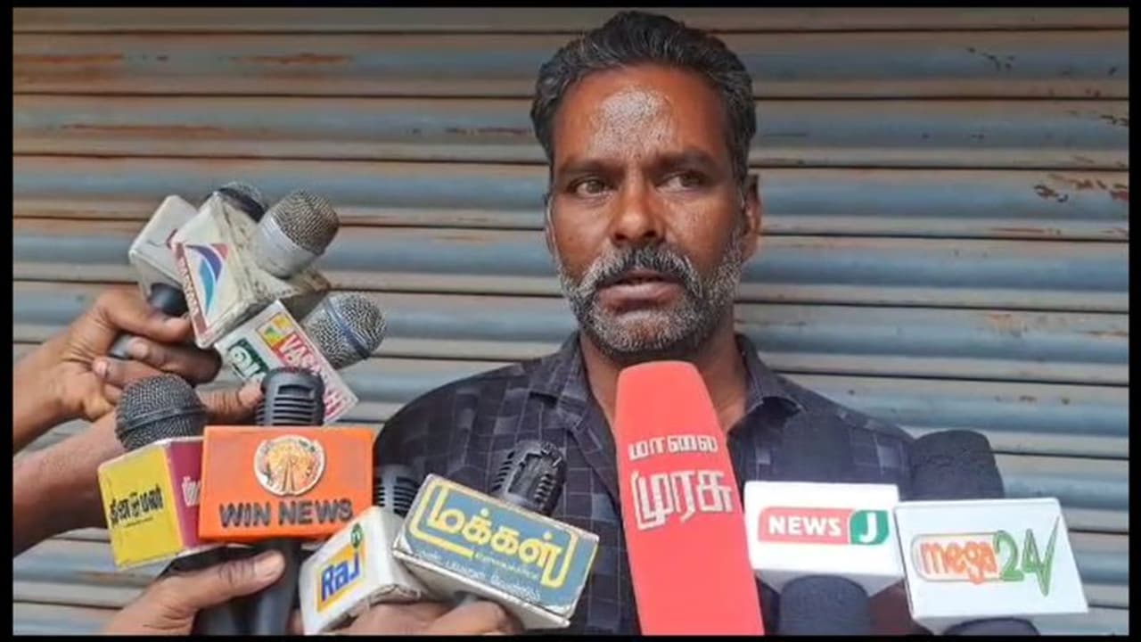 ஆம்பூரில் மருதாணி வைத்ததற்காக ஆசிரியர் தாக்கியதில் 8ம் வகுப்பு மாணவிக்கு பலத்த காயம் ஆம்பூரில் மருதாணி வைத்ததற்காக ஆசிரியர் தாக்கியதில் 8ம் வகுப்பு மாணவிக்கு பலத்த காயம்