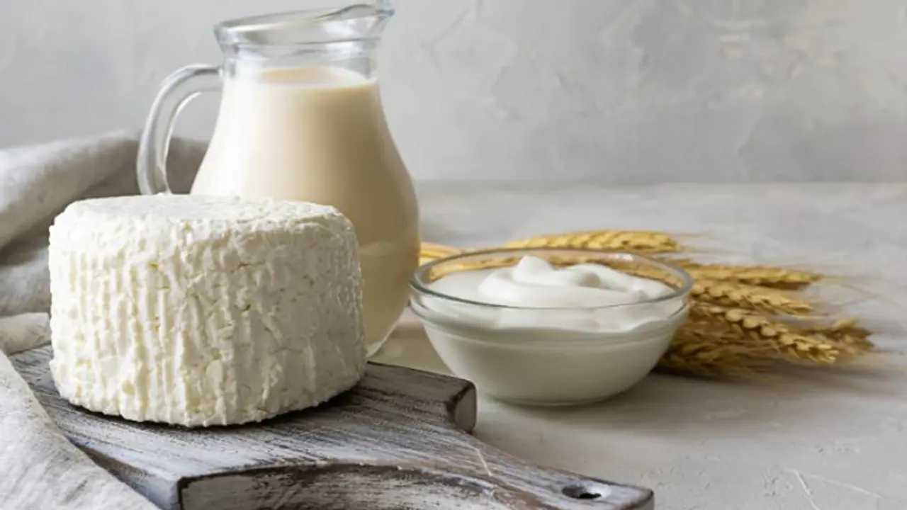 മുഖത്തും തലമുടിയിലും തൈര് ഇങ്ങനെ ഉപയോഗിക്കാം; അറിയാം ഈ അത്ഭുത ഗുണങ്ങള്... മുഖത്തും തലമുടിയിലും തൈര് ഇങ്ങനെ ഉപയോഗിക്കാം; അറിയാം ഈ അത്ഭുത ഗുണങ്ങള്...