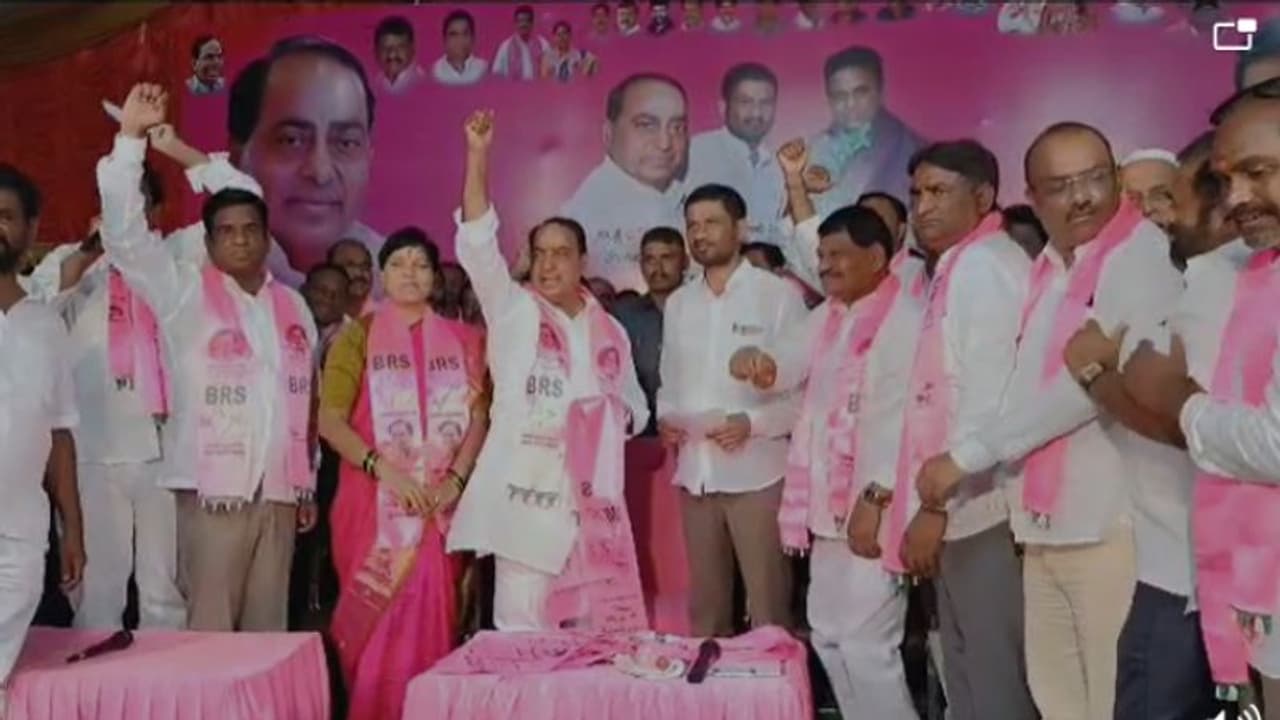 బిజెపికి షాక్... బిఆర్ఎస్ లో చేరిన తెలంగాణ బిజెపి కార్యవర్గ సభ్యుడు