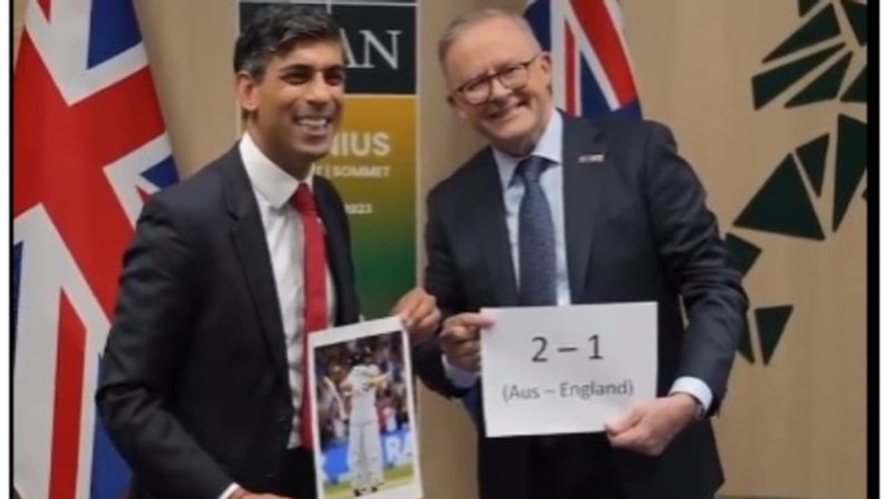 ప్రధానుల మధ్య యాషెస్ గొడవ... బెయిర్స్టో రనౌట్తో ఆసీస్ ప్రధాని, సాండ్ పేపర్ మరిచిపోయానంటూ బ్రిటన్ ప్రధాని... ప్రధానుల మధ్య యాషెస్ గొడవ... బెయిర్స్టో రనౌట్తో ఆసీస్ ప్రధాని, సాండ్ పేపర్ మరిచిపోయానంటూ బ్రిటన్ ప్రధాని...