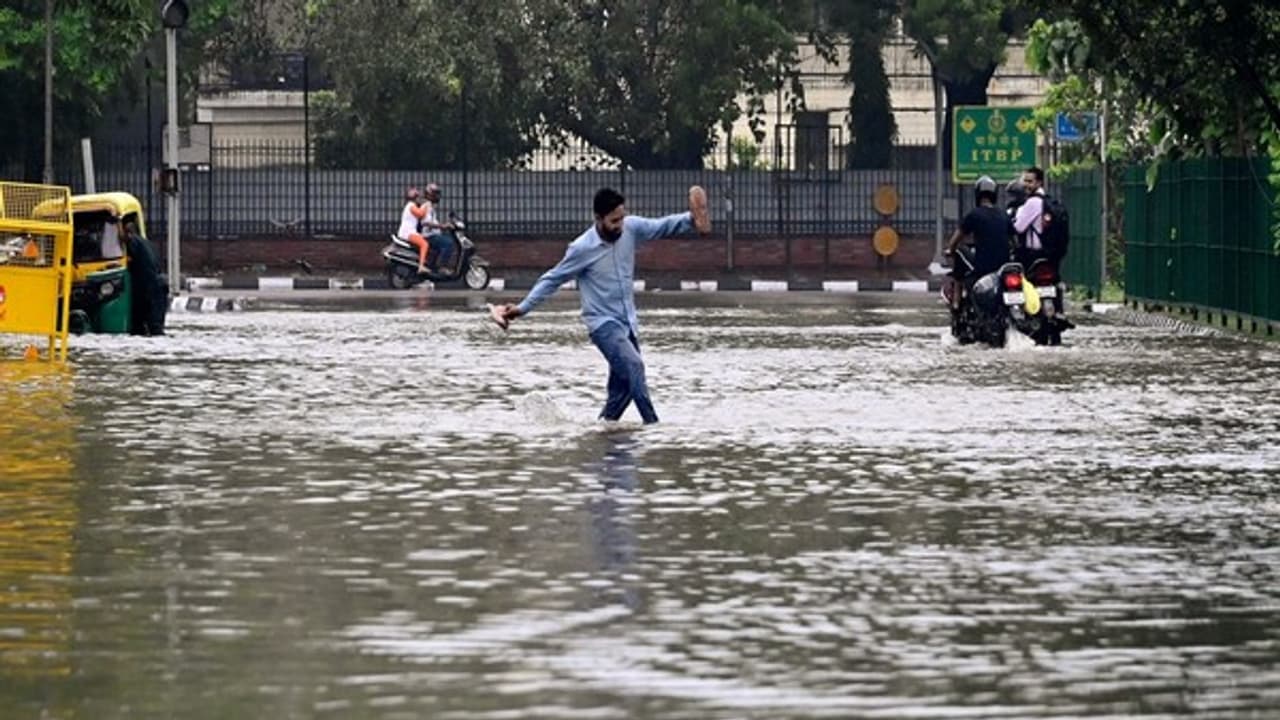Delhi Floods: Roads to avoid on July 13; read the traffic advisories Delhi Floods: Roads to avoid on July 13; read the traffic advisories