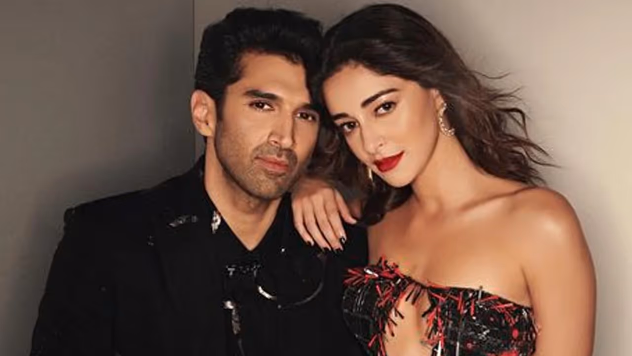 Did Ananya Panday Aditya Roy Kapur make it official? Their vacay photos of snuggling go VIRAL Did Ananya Panday Aditya Roy Kapur make it official? Their vacay photos of snuggling go VIRAL