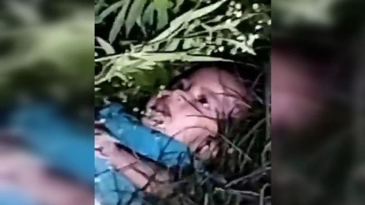 Watch: 1 ವರ್ಷದ ಹೆಣ್ಣು ಮಗುವನ್ನು ಪೊದೆಯಲ್ಲಿ ಎಸೆದು ಹೋದ ಪಾಪಿಗಳು! Watch: 1 ವರ್ಷದ ಹೆಣ್ಣು ಮಗುವನ್ನು ಪೊದೆಯಲ್ಲಿ ಎಸೆದು ಹೋದ ಪಾಪಿಗಳು!