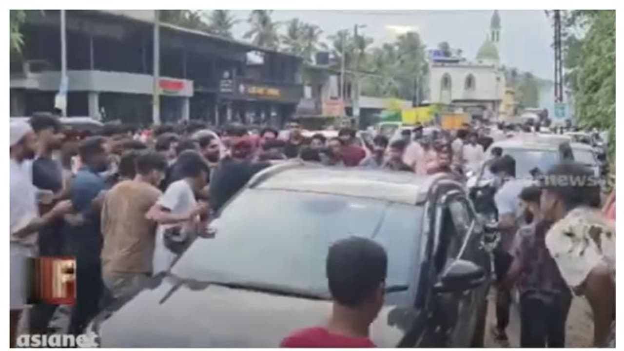 റാ​ഗിങ്ങും സംഘർഷവും; 15 വിദ്യാർത്ഥികൾക്ക് സസ്പെൻഷൻ