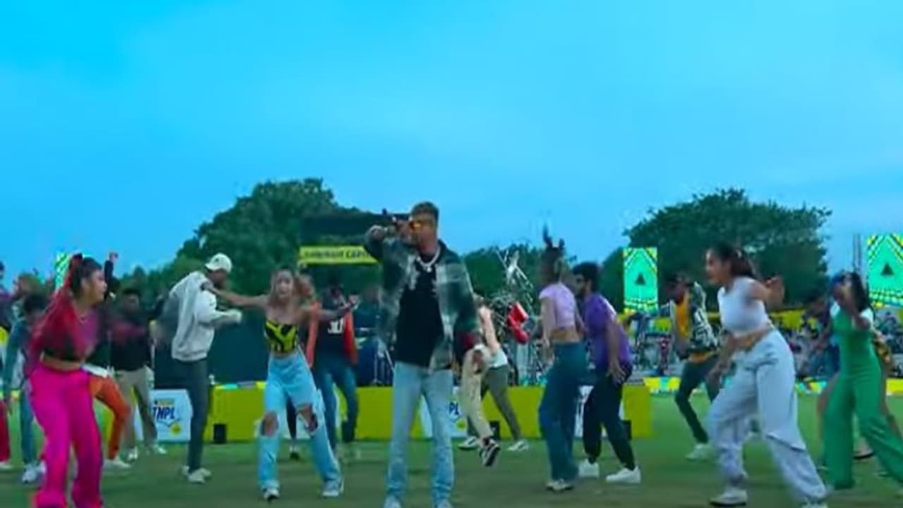 நா ரெடி தான் வரவா, ஜோர்தலே என்று வெரேட்டி சாங்ஸ் பாடிய அசல் கோலார்: கலர்புல்லாக கலைகட்டிய டிஎன்பிஎல் ஃபைனல்! நா ரெடி தான் வரவா, ஜோர்தலே என்று வெரேட்டி சாங்ஸ் பாடிய அசல் கோலார்: கலர்புல்லாக கலைகட்டிய டிஎன்பிஎல் ஃபைனல்!