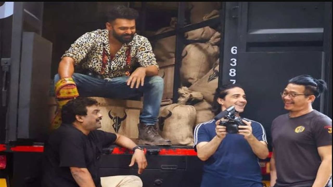 ‘లైగర్’ దెబ్బైనా..పూరీ మళ్లీ అక్కడే ‘డబుల్ ఇస్మార్ట్’ మొదలు... ‘లైగర్’ దెబ్బైనా..పూరీ మళ్లీ అక్కడే ‘డబుల్ ఇస్మార్ట్’ మొదలు...