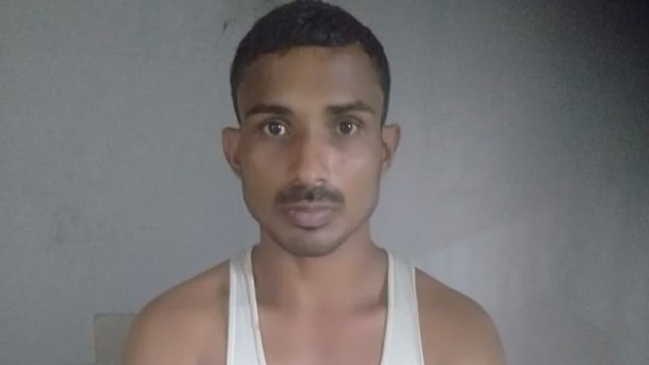 കരൾ നൽകാമെന്ന് വാഗ്ദാനം, ലാബ് റിപ്പോർട്ടടക്കം നല്കി വഞ്ചന; രോഗികളിൽ നിന്ന് പണം തട്ടിയ യുവാവ് പിടിയിൽ കരൾ നൽകാമെന്ന് വാഗ്ദാനം, ലാബ് റിപ്പോർട്ടടക്കം നല്കി വഞ്ചന; രോഗികളിൽ നിന്ന് പണം തട്ടിയ യുവാവ് പിടിയിൽ