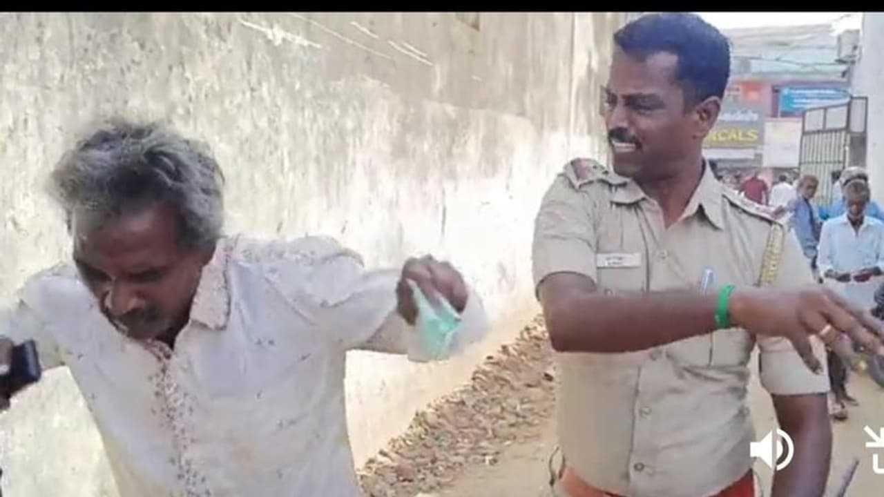 மது பாட்டிலுக்கு ரூ.10 கூடுதல் கட்டணம்..! தட்டிகேட்டவரை தாக்கிய எஸ்.ஐக்கு அதிரடியாக தண்டனை கொடுத்த எஸ்.பி