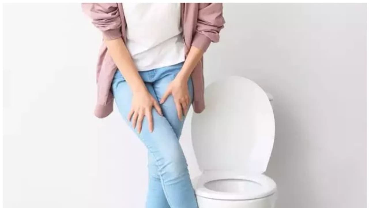 அச்சோ! தும்மும் போது சிறுநீர் கசியுது என்று சொல்லும் நபரா? காரணம் இதுதாங்க..!