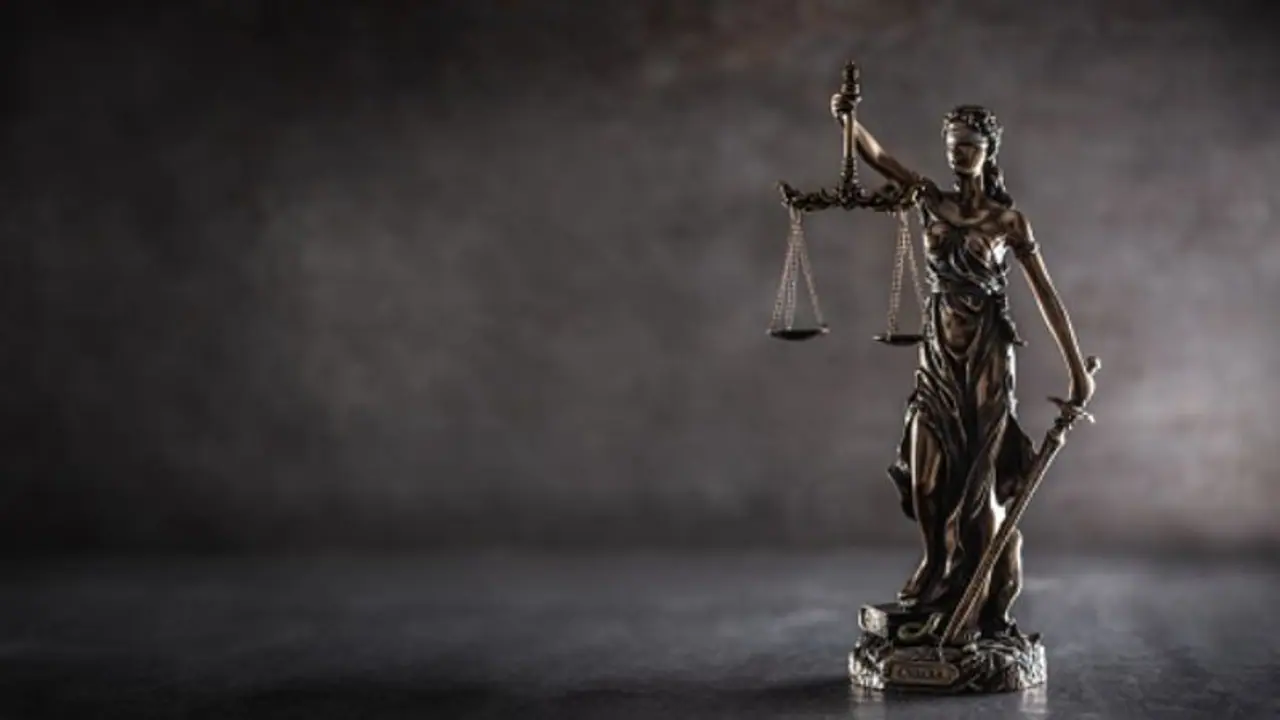 17കാരിയെ കയറിപ്പിടിച്ച് 66കാരൻ, പീഡനത്തിന് 10 സെക്കൻഡ് ദൈർഘ്യമില്ലെന്ന് കാണിച്ച് പ്രതിയെ വിട്ടയച്ച് കോടതി