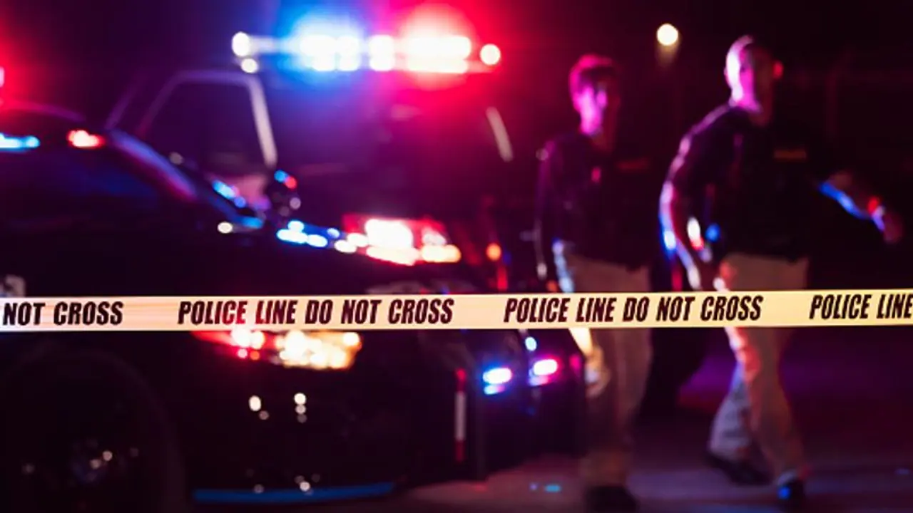 జైలు నుండి బయటకు వచ్చి.. భార్య, అత్తమామలను కొడవలితో నరికి చంపి.. పోలీసుల దగ్గరికి వెళ్లి... 