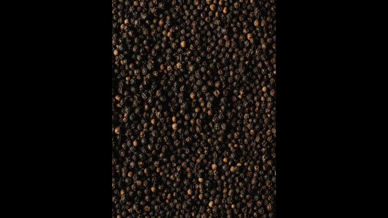 ಕಾಳುಮೆಣಸಿಗೆ ದಿಢೀರ್ ಬಂತು ಬಂಗಾರದ ಬೆಲೆ..! ಕಾಳುಮೆಣಸಿಗೆ ದಿಢೀರ್ ಬಂತು ಬಂಗಾರದ ಬೆಲೆ..!