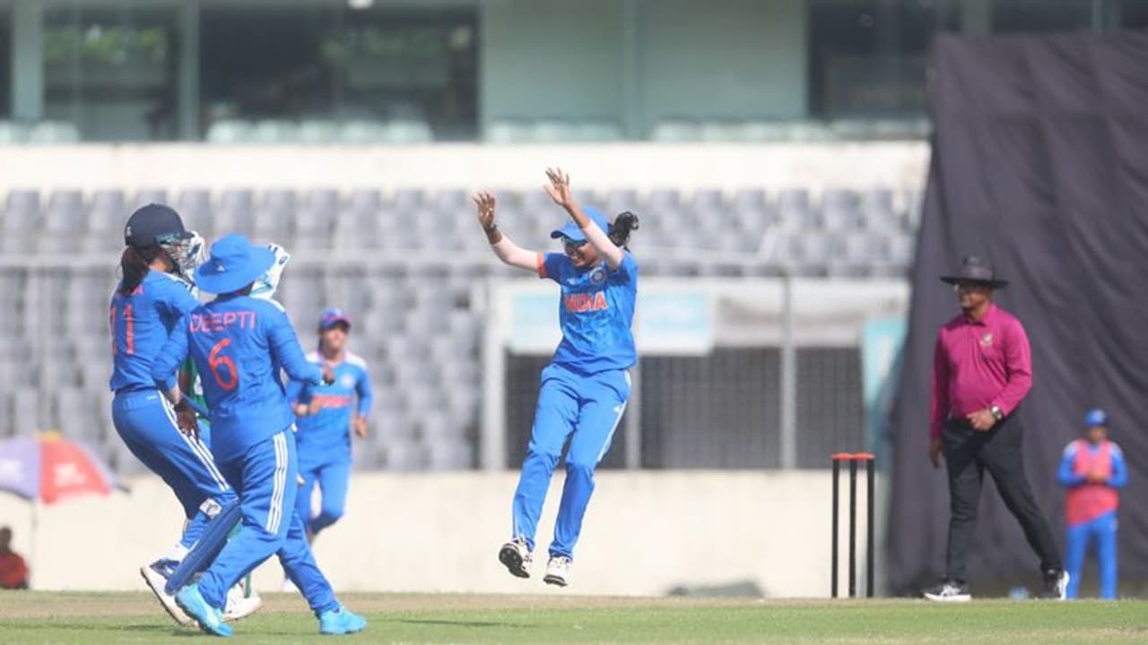  പവര്‍ പ്ലേയില്‍ വിക്കറ്റ് വേട്ടയുമായി മിന്നി വീണ്ടും മിന്നുമണി