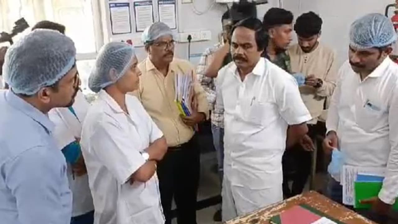 பிற மாநிலங்களுக்கு நீதிமன்ற தீர்ப்பின் அடிப்படையிலேயே கனிமங்கள் கொண்டு செல்லப்படுகின்றன அமைச்சர் விளக்கம்