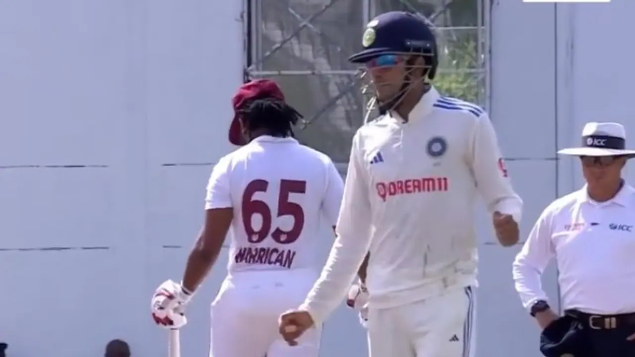 கோலியை பார்த்து கத்துக்கிட்ட கத்துக்குட்டி: மைதானத்தில் ஜாலியான டான்ஸ் ஸ்டெப் போட்ட சுப்மன் கில்!