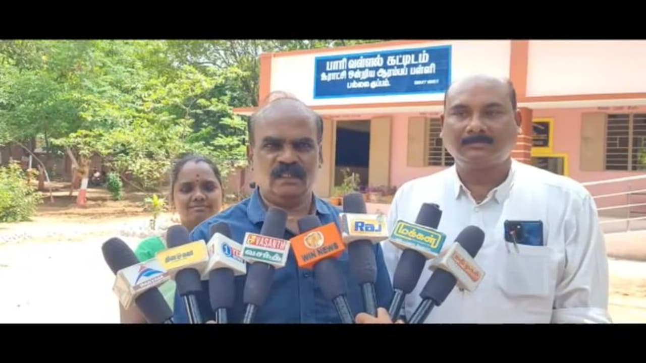வேலூரில் முன்னாள் மாணவர்கள் உதவியுடன் பள்ளி கட்டிடம் கட்டிய தலைமை ஆசிரியருக்கு குவியும் வாழ்த்து