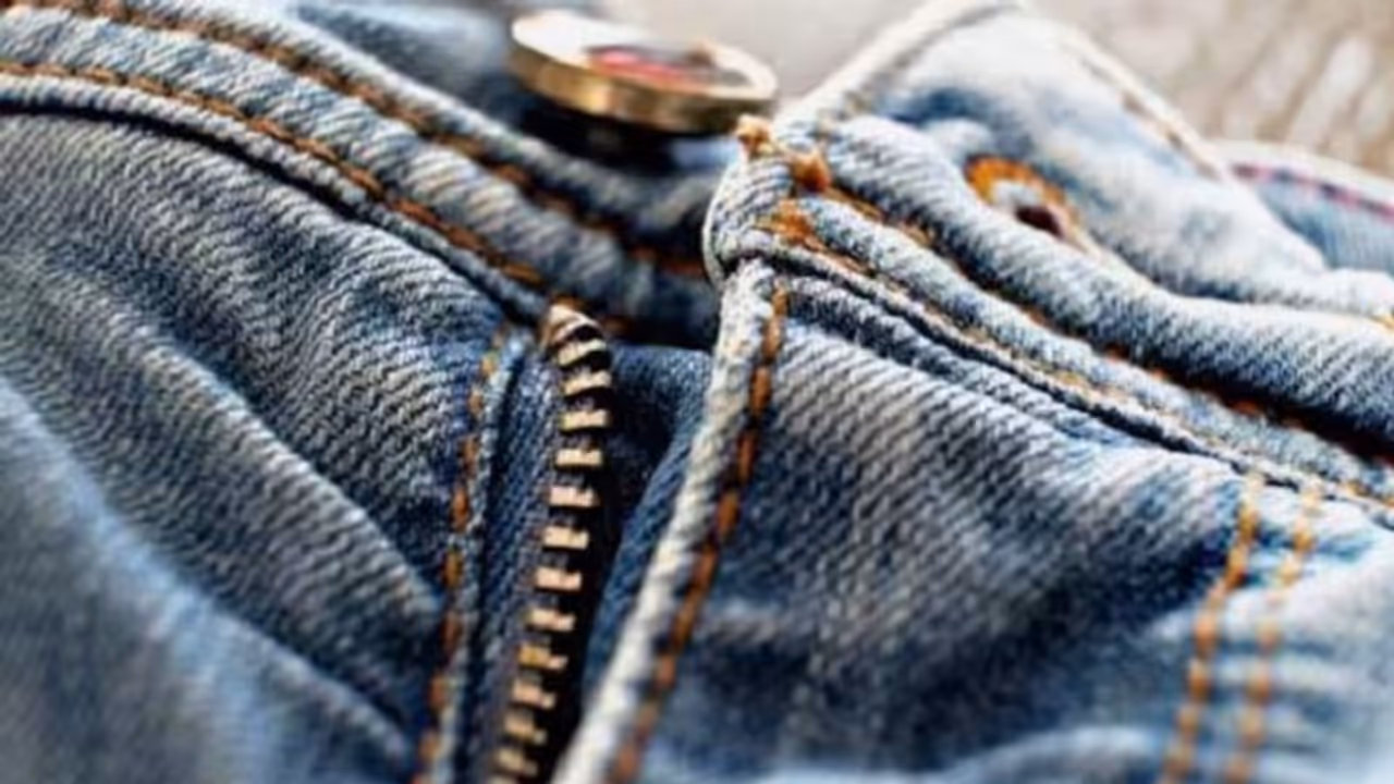 ప్యాంట్ జిప్ ఓపెన్ చేస్తే మొబైల్ ఫోన్కి అలర్ట్ మెసేజ్..! మార్కెట్లోకి స్మార్ట్ ప్యాంట్లు.. ప్యాంట్ జిప్ ఓపెన్ చేస్తే మొబైల్ ఫోన్కి అలర్ట్ మెసేజ్..! మార్కెట్లోకి స్మార్ట్ ప్యాంట్లు..