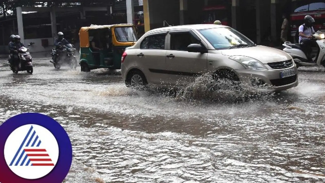 Bengaluru roads flooded due to heavy downpour; City to experience rainfall for 3 more days