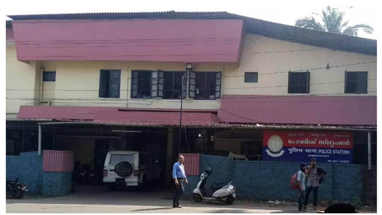 ബാറിൽ വാക്കുതർക്കം; യുവാവ് കുത്തേറ്റ് മരിച്ചു, അക്രമി ഓടി രക്ഷപ്പെട്ടു ബാറിൽ വാക്കുതർക്കം; യുവാവ് കുത്തേറ്റ് മരിച്ചു, അക്രമി ഓടി രക്ഷപ്പെട്ടു