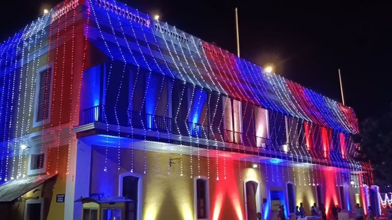 பிரான்ஸ் நாட்டில் மன்னராட்சிக்கு முடிவு கட்டப்பட்ட நாள்; புதுவையில் கோலாகல கொண்டாட்டம் பிரான்ஸ் நாட்டில் மன்னராட்சிக்கு முடிவு கட்டப்பட்ட நாள்; புதுவையில் கோலாகல கொண்டாட்டம்