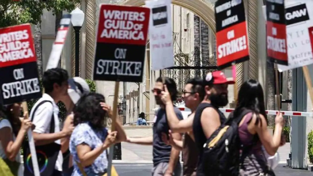 ஸ்தம்பித்து போன ஹாலிவுட்.. 63 ஆண்டுகளுக்கு பிறகு நடக்கும் மிகப்பெரிய வேலைநிறுத்தம் என்ன ஆச்சு?