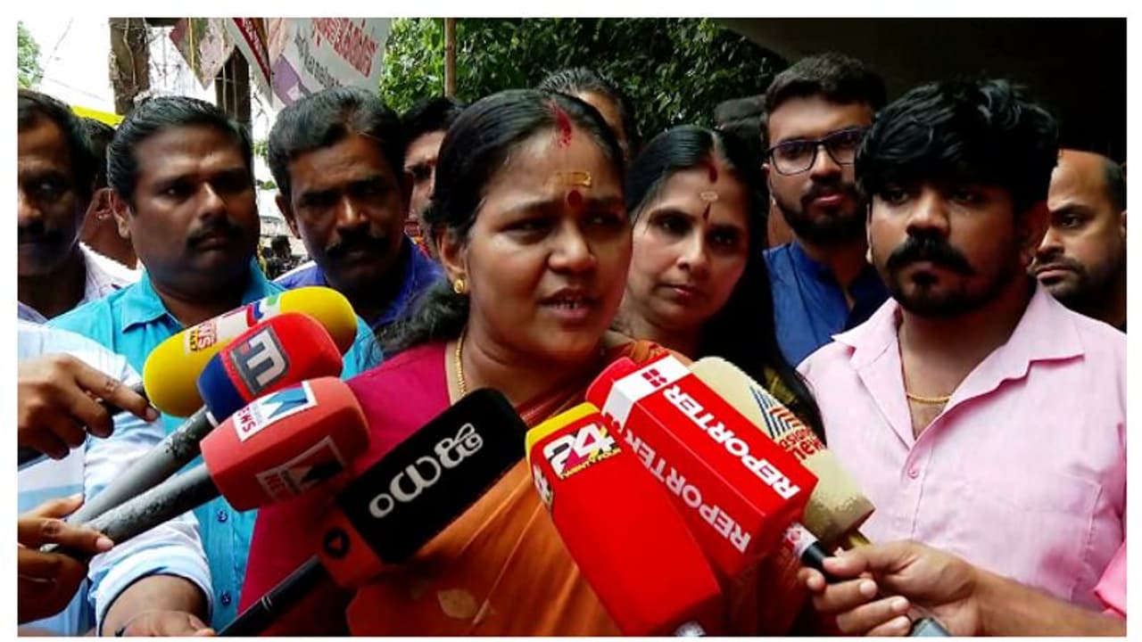 'അതിവേഗ റെയിൽ; കെ സുരേന്ദ്രന്റേത് വ്യക്തിപരമായ അഭിപ്രായം, രാജ്യസഭ എം പി സ്ഥാനം മുരളീധരന് വരദാനമായി കിട്ടിയത്' 'അതിവേഗ റെയിൽ; കെ സുരേന്ദ്രന്റേത് വ്യക്തിപരമായ അഭിപ്രായം, രാജ്യസഭ എം പി സ്ഥാനം മുരളീധരന് വരദാനമായി കിട്ടിയത്'