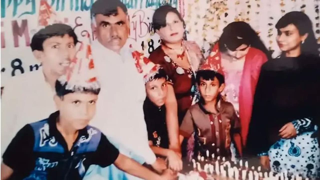 ವಿಚಿತ್ರವೋ ವಿಶೇಷವೋ ಈ ಕುಟುಂಬದಲ್ಲಿರುವವರೆಲ್ಲರೂ ಹುಟ್ಟಿದ್ದು ಒಂದೇ ದಿನ ವಿಚಿತ್ರವೋ ವಿಶೇಷವೋ ಈ ಕುಟುಂಬದಲ್ಲಿರುವವರೆಲ್ಲರೂ ಹುಟ್ಟಿದ್ದು ಒಂದೇ ದಿನ