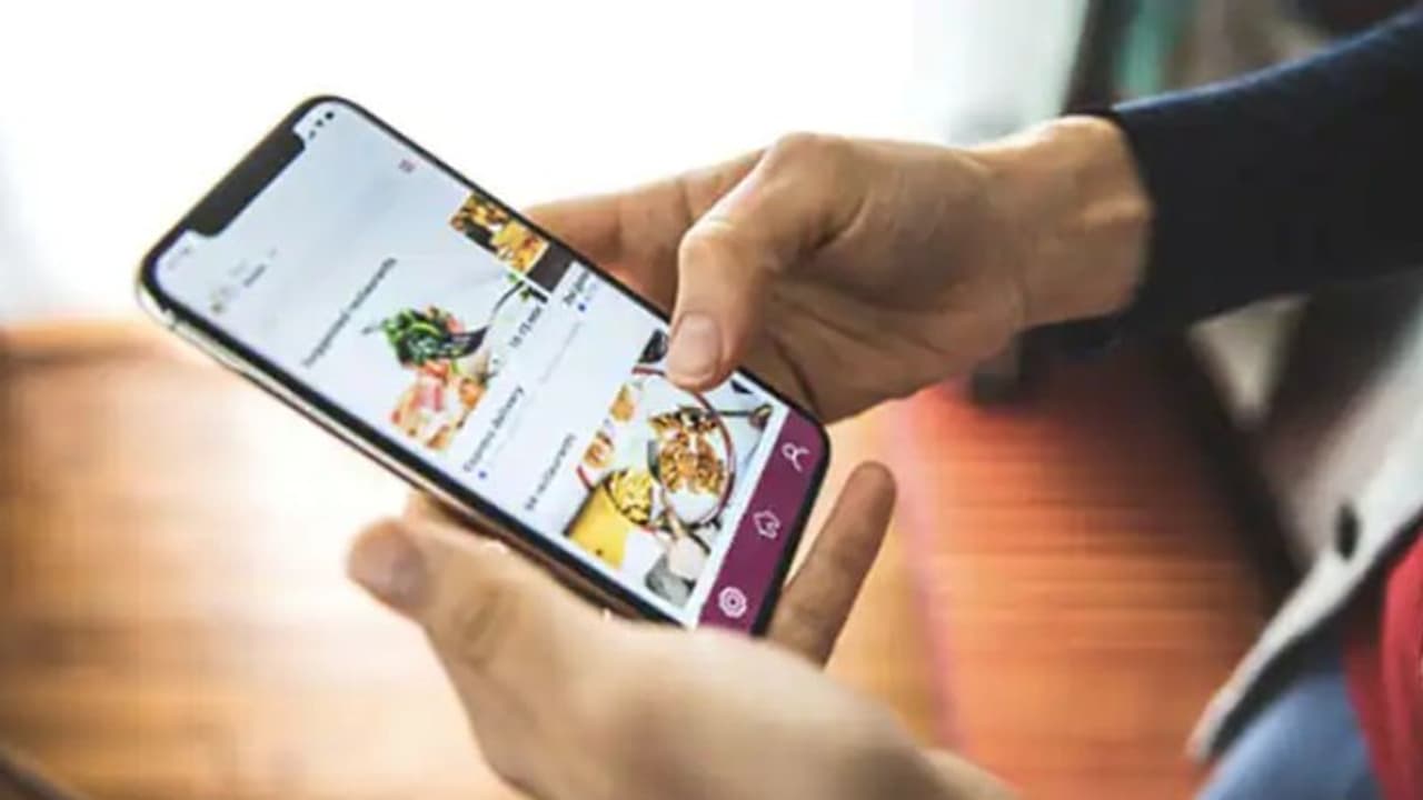 ഓര്ഡര് ചെയ്ത ഭക്ഷണം ഡെലിവെറി ഏജന്റ് തന്നെ കഴിച്ചു; ശേഷം കസ്റ്റമര്ക്ക് ഒരു മെസേജും ഓര്ഡര് ചെയ്ത ഭക്ഷണം ഡെലിവെറി ഏജന്റ് തന്നെ കഴിച്ചു; ശേഷം കസ്റ്റമര്ക്ക് ഒരു മെസേജും