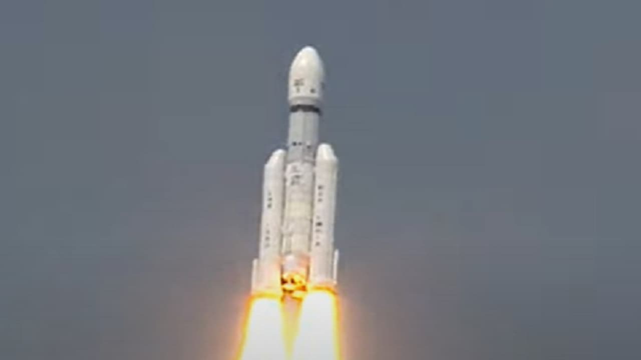  చంద్రయాన్ 3 ప్రయోగం విజయవంతం: ఇస్రోలో శాస్త్రవేత్తల సంబరాలు