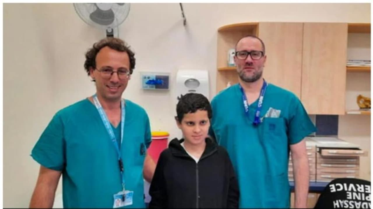 మిరాకిల్: యాక్సిడెంట్ తర్వాత బాలుడి తలను తిరిగి అతికించిన ఇజ్రాయెల్ డాక్టర్లు మిరాకిల్: యాక్సిడెంట్ తర్వాత బాలుడి తలను తిరిగి అతికించిన ఇజ్రాయెల్ డాక్టర్లు