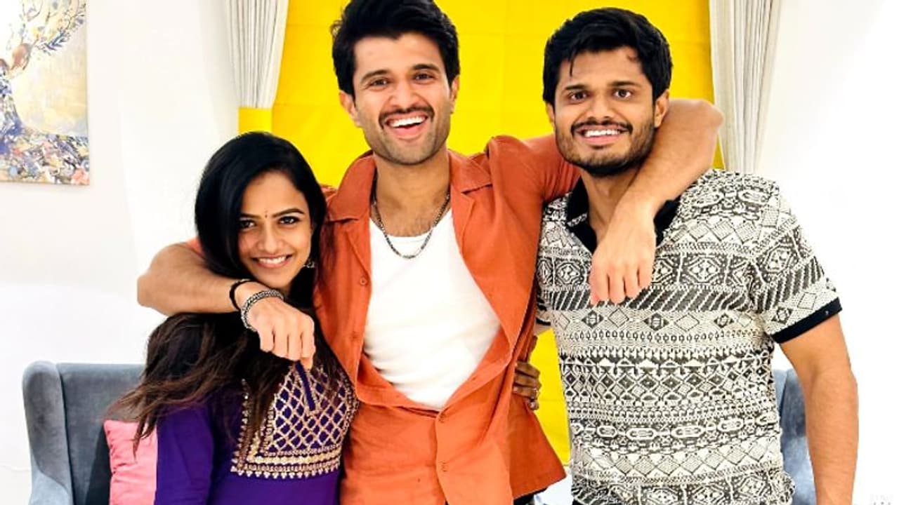 `బేబీ`పై విజయ్ దేవరకొండ ఎమోషనల్ పోస్ట్.. కన్నీళ్లు తర్వాత నవ్వులు.. `బేబీ`పై విజయ్ దేవరకొండ ఎమోషనల్ పోస్ట్.. కన్నీళ్లు తర్వాత నవ్వులు..