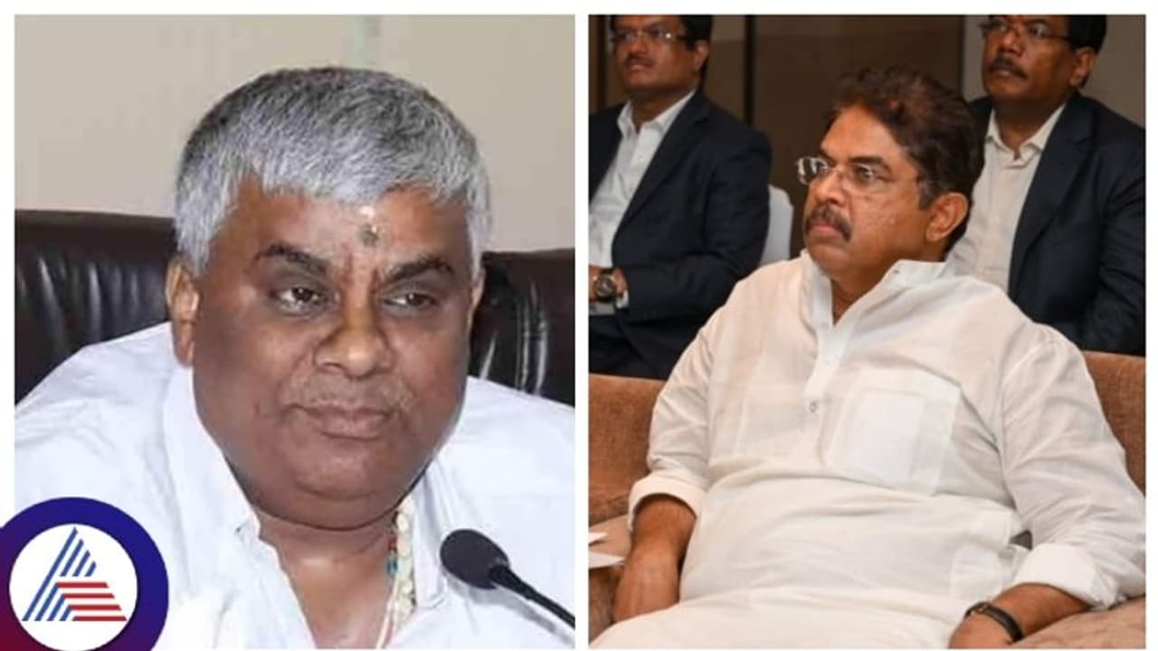 ಸಿದ್ದರಾಮಯ್ಯ ಗೆಳೆತನದ ಬಗ್ಗೆ ರೇವಣ್ಣ ಮಾತು, ನೀನು ಈ ಬಾರಿ ಲಿಂಬೆಹಣ್ಣು ಮಂತ್ರಿಸಿಲ್ಲ ಕಿಚಾಯಿಸಿದ ಅಶೋಕ್ ಸಿದ್ದರಾಮಯ್ಯ ಗೆಳೆತನದ ಬಗ್ಗೆ ರೇವಣ್ಣ ಮಾತು, ನೀನು ಈ ಬಾರಿ ಲಿಂಬೆಹಣ್ಣು ಮಂತ್ರಿಸಿಲ್ಲ ಕಿಚಾಯಿಸಿದ ಅಶೋಕ್