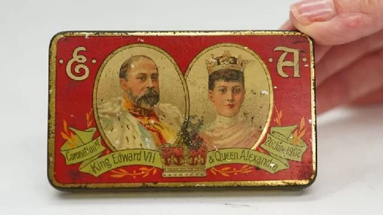 121 വർഷം പഴക്കമുള്ള ചോക്ലേറ്റ് ടിൻ വിൽപനയ്‍ക്ക്!