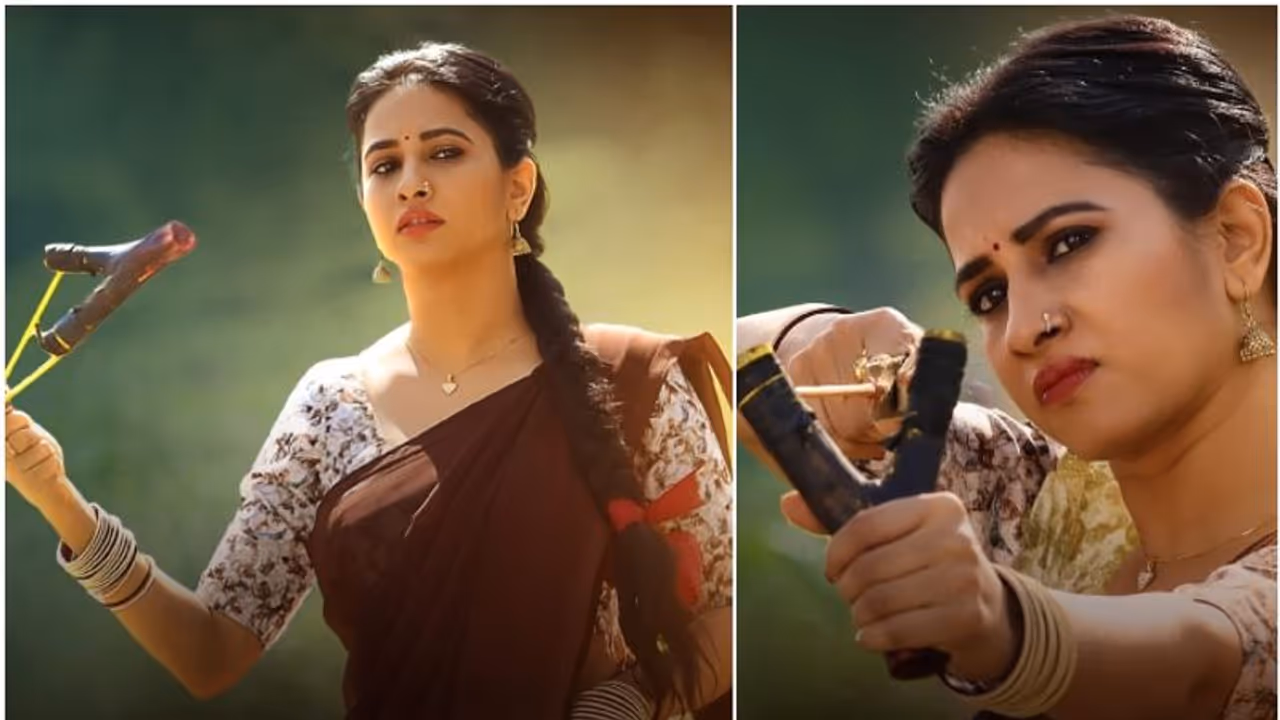 ಮಾನ್ವಿತಾ 'ಬ್ಯಾಡ್' ಲುಕ್ ವೈರಲ್; ಹಳ್ಳಿ ಹುಡುಗಿಯಾಗಿ ಮಿಂಚಿದ 'ಟಗರು' ಪುಟ್ಟಿ ಮಾನ್ವಿತಾ 'ಬ್ಯಾಡ್' ಲುಕ್ ವೈರಲ್; ಹಳ್ಳಿ ಹುಡುಗಿಯಾಗಿ ಮಿಂಚಿದ 'ಟಗರು' ಪುಟ್ಟಿ