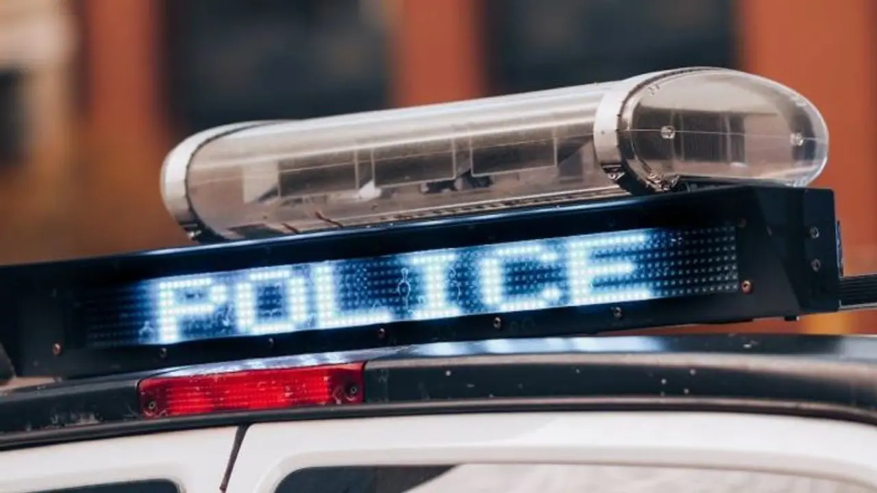 దారుణం... మైనర్ బాలికతో మ్యూజిక్ టీచర్ ఏకాంతంగా.. పట్టుకుని, బట్టలూడదీపి, దారుణంగా కొట్టిన దుండగులు.. దారుణం... మైనర్ బాలికతో మ్యూజిక్ టీచర్ ఏకాంతంగా.. పట్టుకుని, బట్టలూడదీపి, దారుణంగా కొట్టిన దుండగులు..