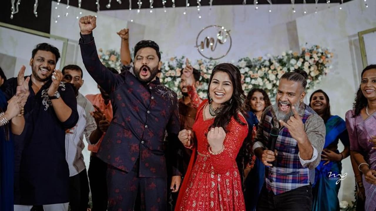 'മാത്തുക്കുട്ടി എന്‍ഗേജ്ഡ്' : വൈറലായി വീഡിയോയും ചിത്രങ്ങളും