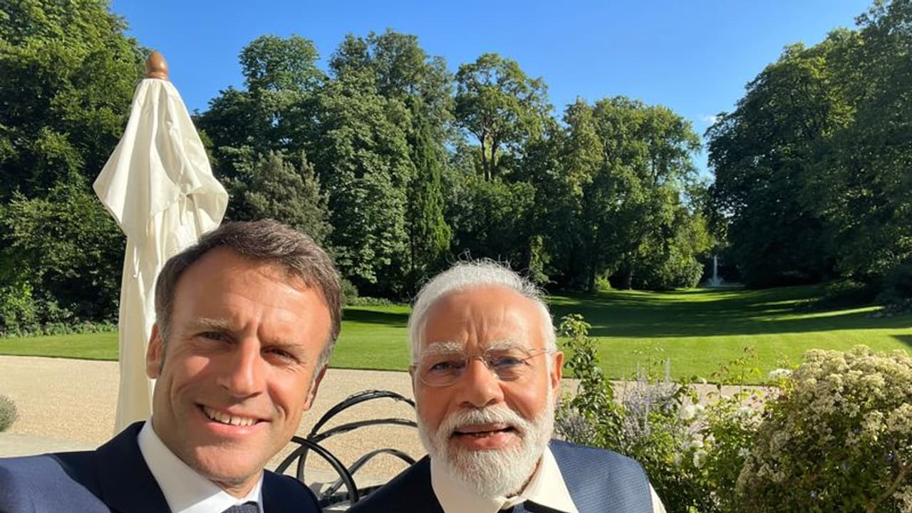 ముగిసిన ప్రధాని మోడీ ప్రాన్స్ పర్యటన.. ఫ్రెంచ్ ఇండియా స్నేహం చిరకాలం కొనసాగుతుందంటూ మాక్రాన్ ట్వీట్ ముగిసిన ప్రధాని మోడీ ప్రాన్స్ పర్యటన.. ఫ్రెంచ్ ఇండియా స్నేహం చిరకాలం కొనసాగుతుందంటూ మాక్రాన్ ట్వీట్