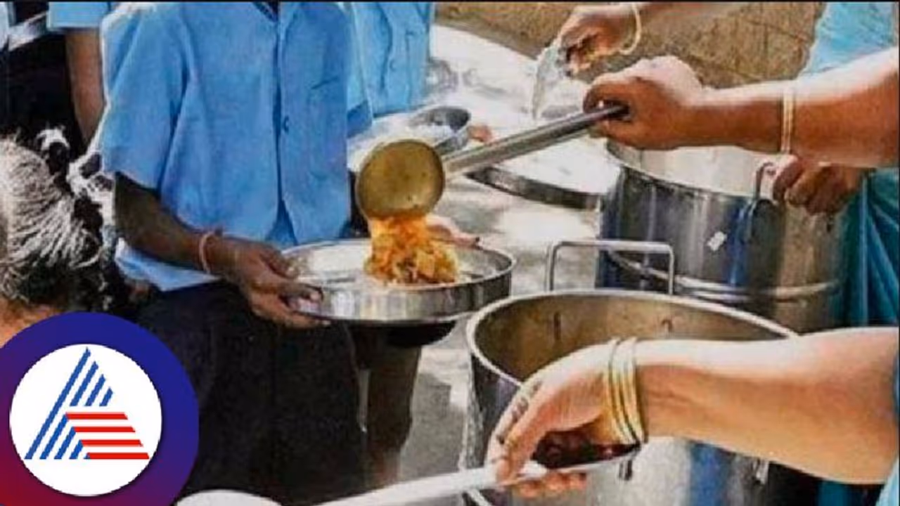 ಬಿಸಿಯೂಟ ಕಾರ್ಯಕರ್ತೆಯರು ಇನ್ಮುಂದೆ ಬಳೆ ತೊಡುವಂತಿಲ್ಲ; ಹೊಸ ಮಾರ್ಗಸೂಚಿಗೆ ವಿರೋಧ!