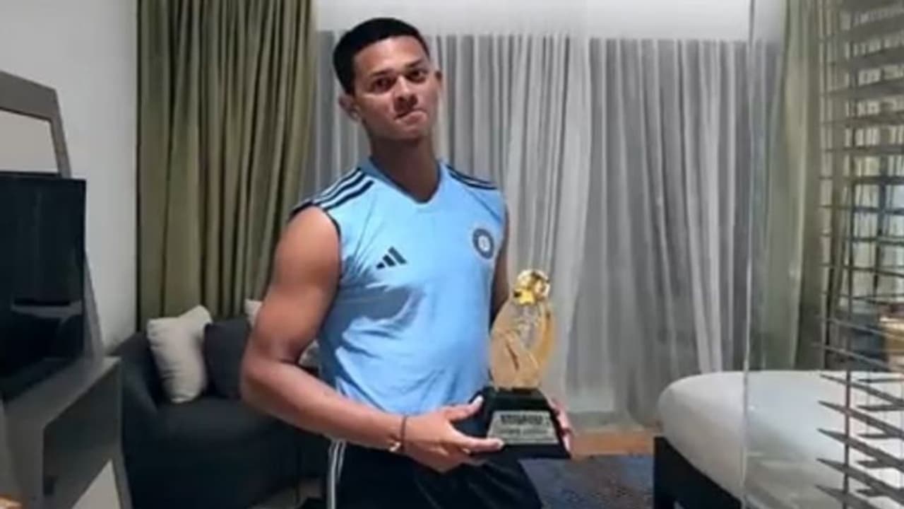 மும்பையில் 5 BHK வீட்டுக்கு மாறும் யஷஸ்வி ஜெய்ஸ்வாலின் குடும்பம்! மும்பையில் 5 BHK வீட்டுக்கு மாறும் யஷஸ்வி ஜெய்ஸ்வாலின் குடும்பம்!