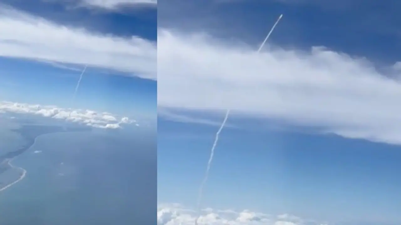 వావ్.. చంద్రయాన్ 3 ప్రయోగాన్ని విమానంలో నుంచి వీడియో తీసిన ప్రయాణికుడు.. వైరల్ వావ్.. చంద్రయాన్ 3 ప్రయోగాన్ని విమానంలో నుంచి వీడియో తీసిన ప్రయాణికుడు.. వైరల్