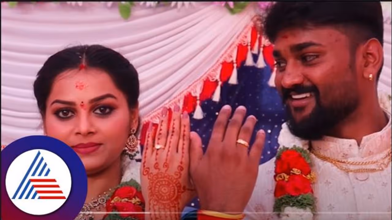ಯುಟ್ಯೂಬರ್ ಚಂದನ್ ಗೌಡ ನವ್ಯಾ ಎಂಗೇಜ್ಮೆಂಟ್; ನಿಶ್ಚಿತಾರ್ಥ ಮುಚ್ಚಿಡಲು ಕಾರಣ ಬಿಚ್ಚಿಟ್ಟ ನಟಿ! ಯುಟ್ಯೂಬರ್ ಚಂದನ್ ಗೌಡ ನವ್ಯಾ ಎಂಗೇಜ್ಮೆಂಟ್; ನಿಶ್ಚಿತಾರ್ಥ ಮುಚ್ಚಿಡಲು ಕಾರಣ ಬಿಚ್ಚಿಟ್ಟ ನಟಿ!