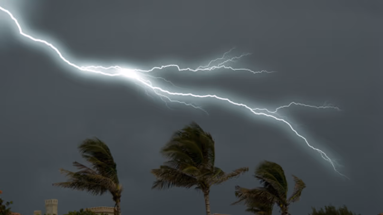 ஹமூன் புயலாக மாறும் ஆழ்ந்த காற்றழுத்த தாழ்வு மண்டலம்: இந்திய வானிலை ஆய்வு மையம்!