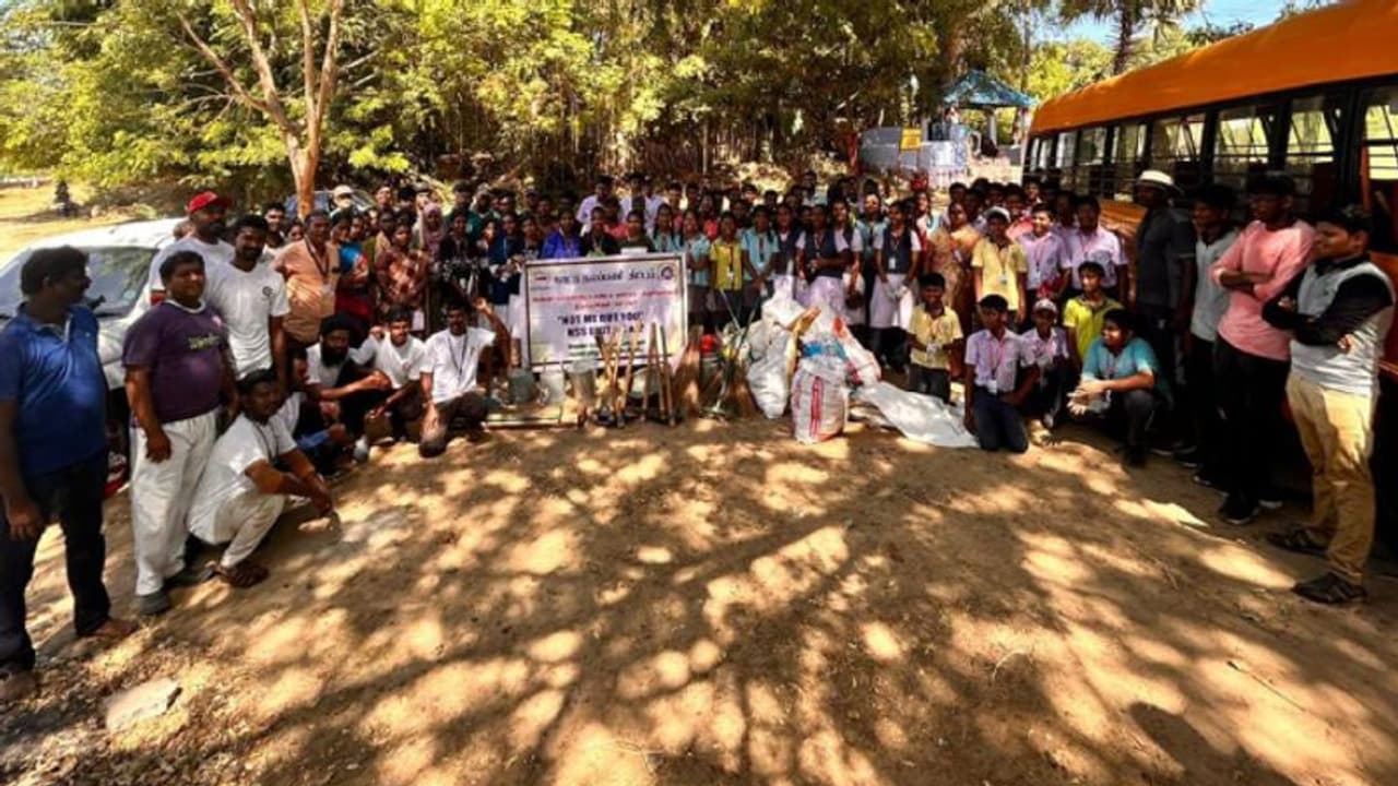 தாமிரபரணியை காக்க களமிறங்கிய இளைஞர் படை.. அகற்றப்பட்ட சீமை கருவேல மரங்கள்!