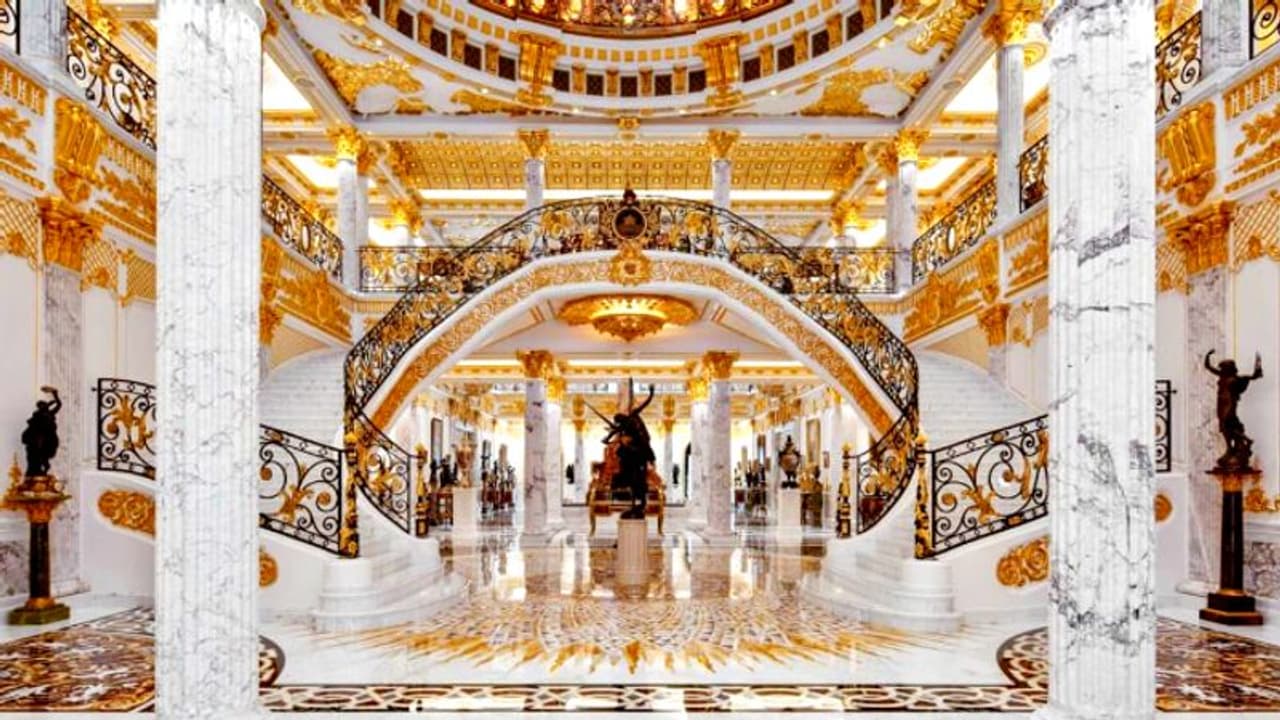 ഏഴ് ലക്ഷം സ്വർണ ഇലകളാൽ അലങ്കരിച്ച മാളിക; ദുബായിലെ ഏറ്റവും വില കൂടിയ ഭവനം ഇത് ഏഴ് ലക്ഷം സ്വർണ ഇലകളാൽ അലങ്കരിച്ച മാളിക; ദുബായിലെ ഏറ്റവും വില കൂടിയ ഭവനം ഇത്