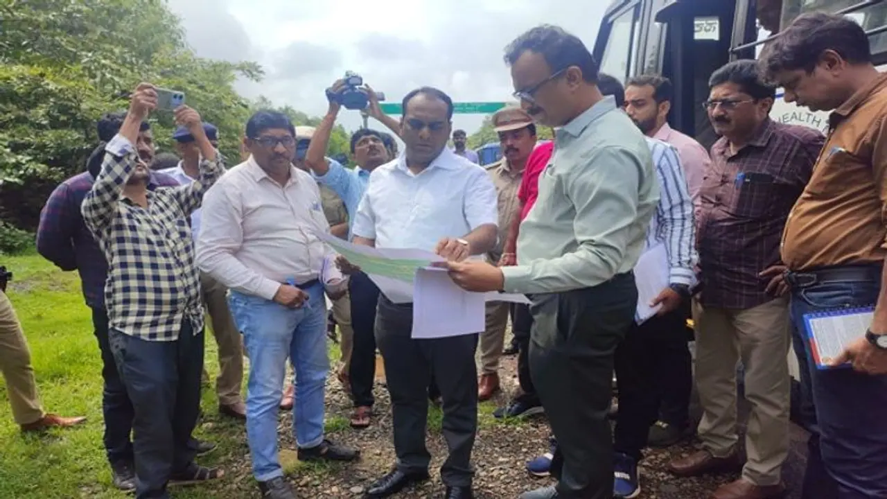 ಕಾರವಾರ: ಐಆರ್ಬಿಯ ಅವೈಜ್ಞಾನಿಕ ಕಾಮಗಾರಿ, ಡಿಸಿ ನೇತೃತ್ವದಲ್ಲಿ ರಾಷ್ಟ್ರೀಯ ಹೆದ್ದಾರಿ ಪರಿಶೀಲನೆ ಕಾರವಾರ: ಐಆರ್ಬಿಯ ಅವೈಜ್ಞಾನಿಕ ಕಾಮಗಾರಿ, ಡಿಸಿ ನೇತೃತ್ವದಲ್ಲಿ ರಾಷ್ಟ್ರೀಯ ಹೆದ್ದಾರಿ ಪರಿಶೀಲನೆ