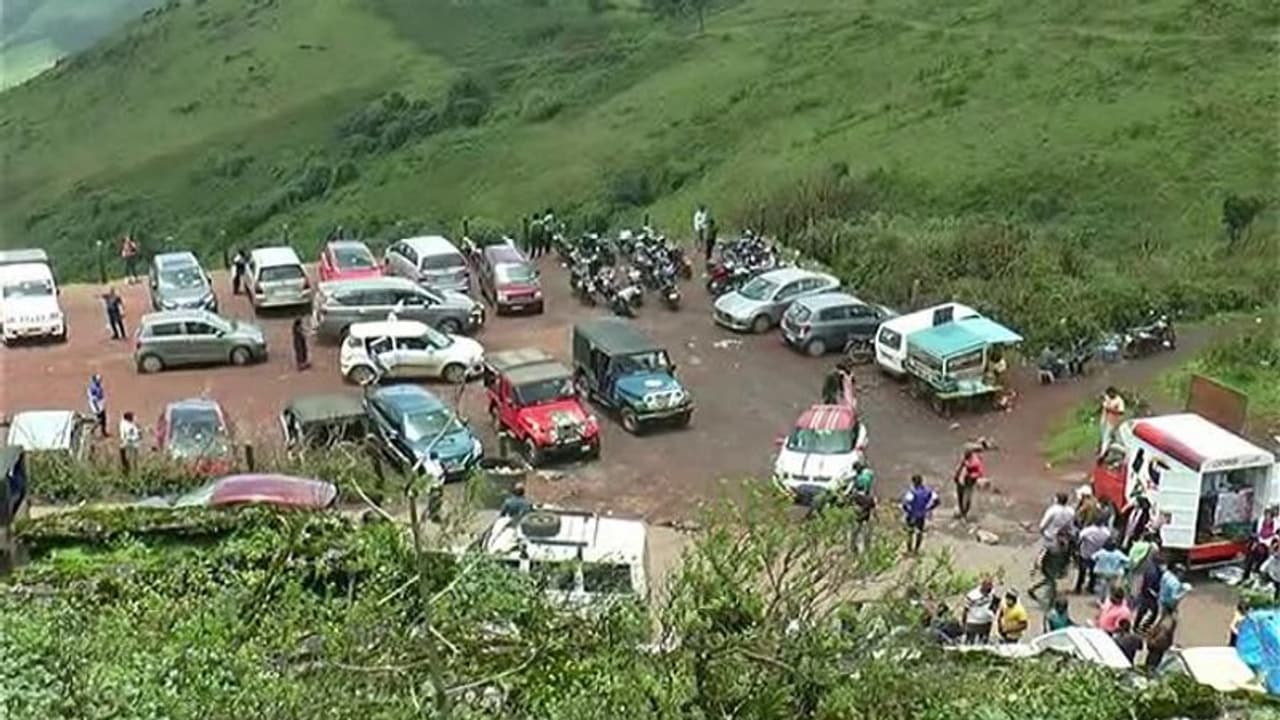 ಚಿಕ್ಕಮಗಳೂರು: ಕಾಫಿನಾಡ ಸೌಂದರ್ಯಕ್ಕೆ ಪ್ರವಾಸಿಗರು ಫಿದಾ, ಆರೇ ತಿಂಗಳಲ್ಲಿ 30 ಲಕ್ಷ ಜನರ ಭೇಟಿ..!